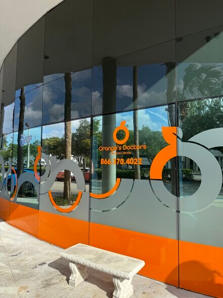 More Photos Of 1000 Park Centre Blvd, Miami Showroom For Lease