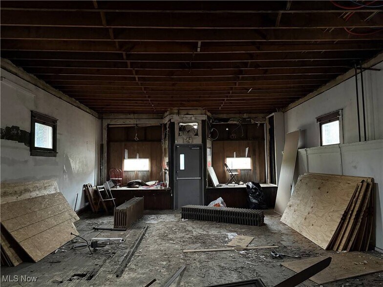 More Photos Of 1329 E Indianola Ave, Youngstown General Retail For Sale