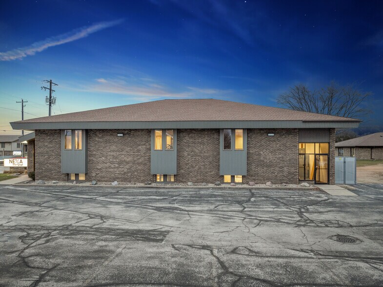 More Photos Of 812 Cormier Rd, Ashwaubenon Office For Lease