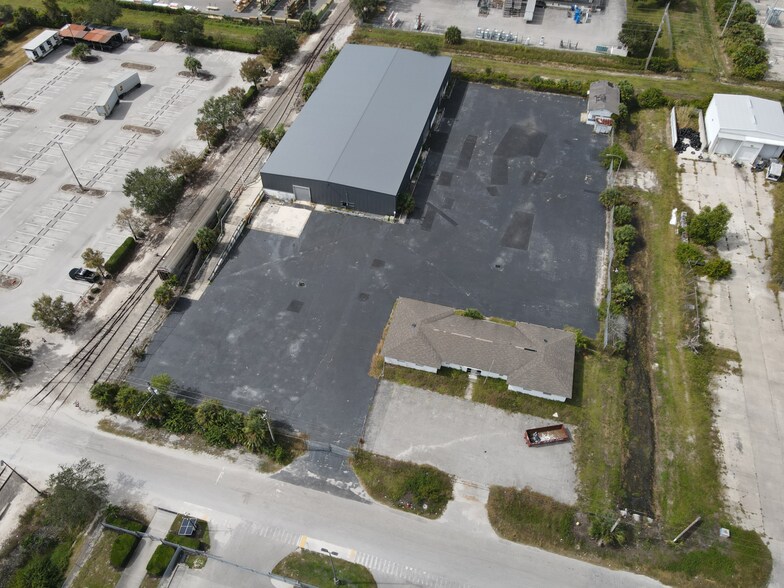 Primary Photo Of 2910 Cargo St, Fort Myers Warehouse For Lease