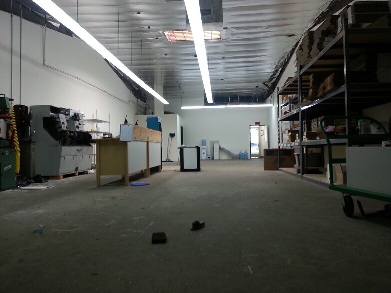 More Photos Of 6725-6739 San Fernando Rd, Glendale Warehouse For Lease