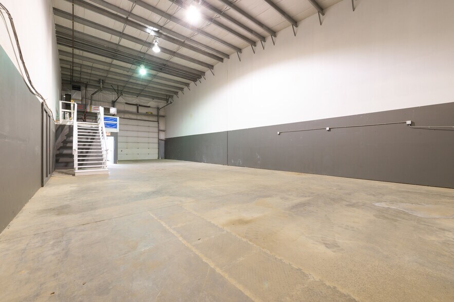 More Photos Of 191 MacKay Cres, Wood Buffalo Warehouse For Lease