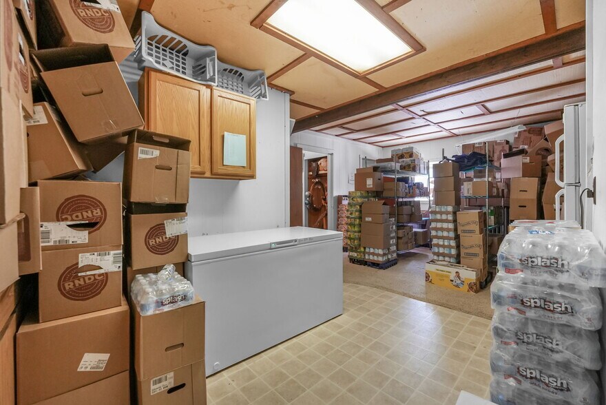 More Photos Of 10907 Main St, Honor Flex For Sale