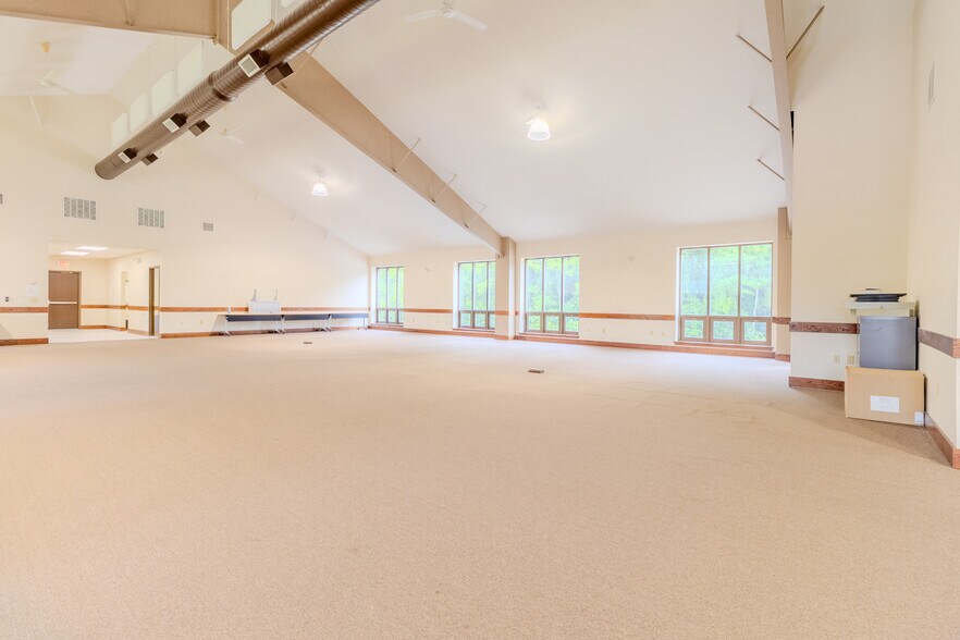More Photos Of 5 B W Industrial, Washington Warehouse For Lease