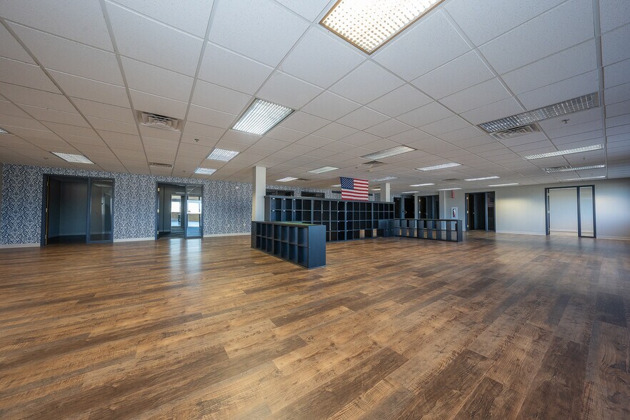 More Photos Of 9 Iron Bridge Dr, Collegeville Warehouse For Lease