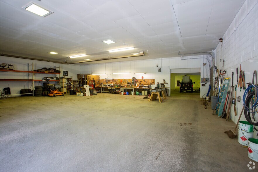 More Photos Of 37 Colonel Lindbergh Ln, Moscow Airport For Sale