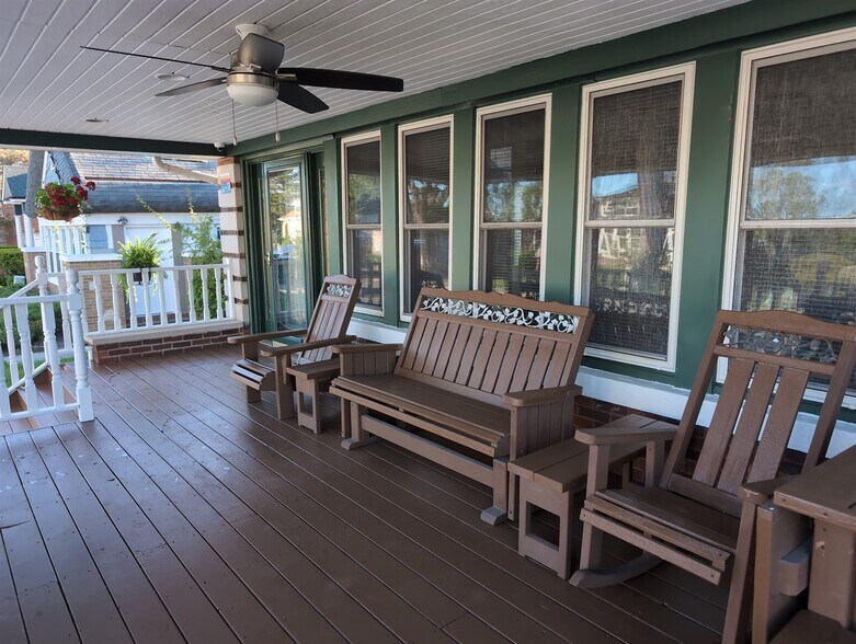 More Photos Of 417 N Hough St, Barrington Medical For Sale