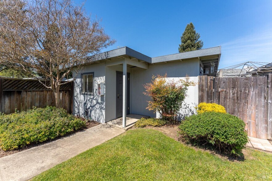 More Photos Of 649 Leslie St, Ukiah Apartments For Sale
