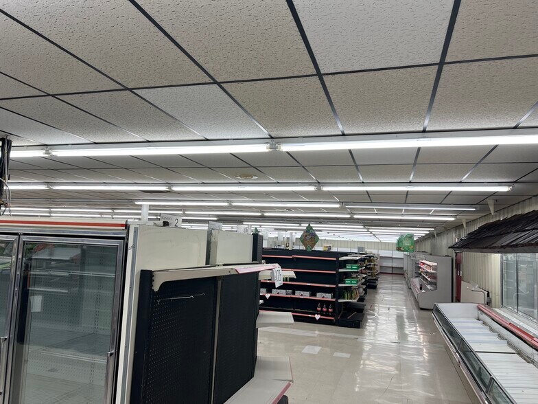More Photos Of 800 TX-86, Bovina Supermarket For Sale