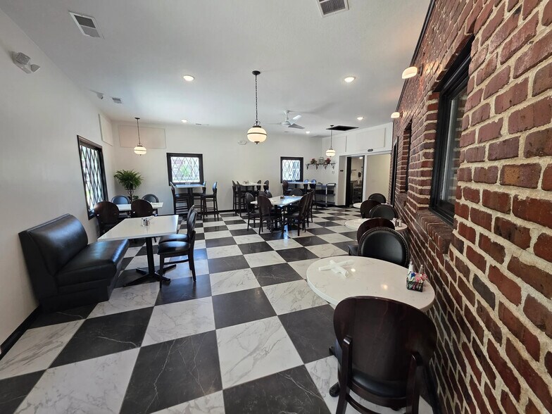 More Photos Of 415 Saint Louis Ave, Excelsior Springs Restaurant For Lease