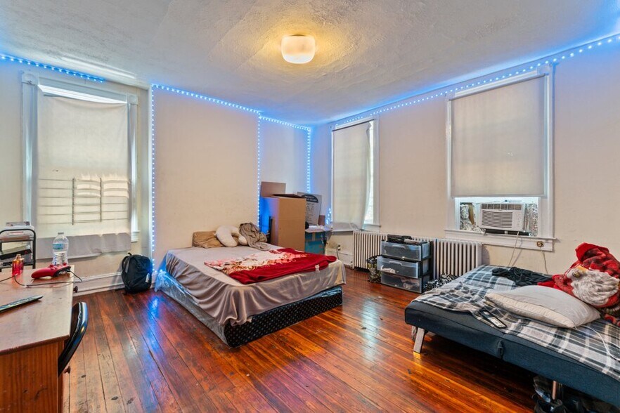 More Photos Of 2530 N Calvert St, Baltimore Office Residential For Sale