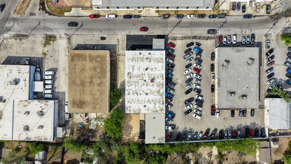 More Photos Of 130 E Zavalla, San Antonio Warehouse For Lease