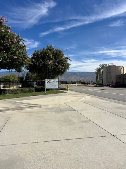 More Photos Of 115 N Del Rosa Dr, San Bernardino Warehouse For Lease