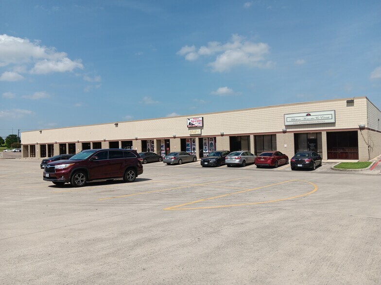 More Photos Of 2501 S W S Young Dr, Killeen Unknown For Lease