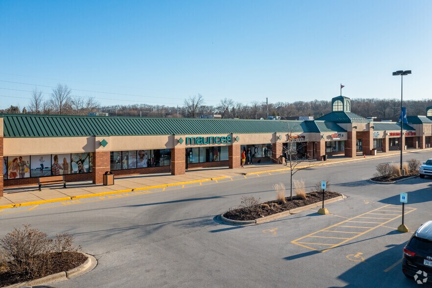 More Photos Of 3107-3293 Golf Rd, Delafield General Retail For Lease