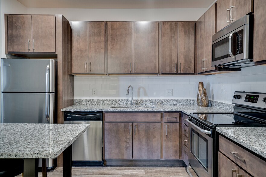 More Photos Of 2410 University Ave W, Saint Paul Apartments For Lease