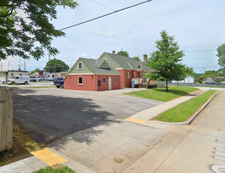 More Photos Of 1484 E Saint Louis St, Springfield Office For Sale
