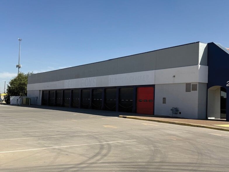 Primary Photo Of 200 S Americas Ave, El Paso Auto Repair For Sale