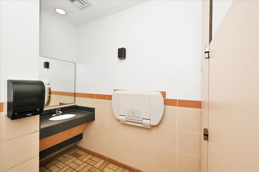 More Photos Of 812 Main St NE, Hanceville Fast Food For Sale