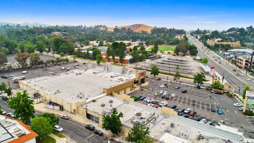 More Photos Of 20040-20060 Ventura Blvd, Woodland Hills Freestanding For Lease