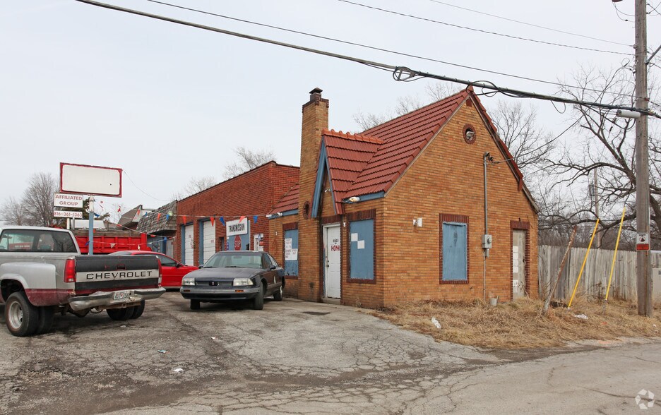 Primary Photo Of 8023 Prospect Ave, Kansas City Flex For Sale