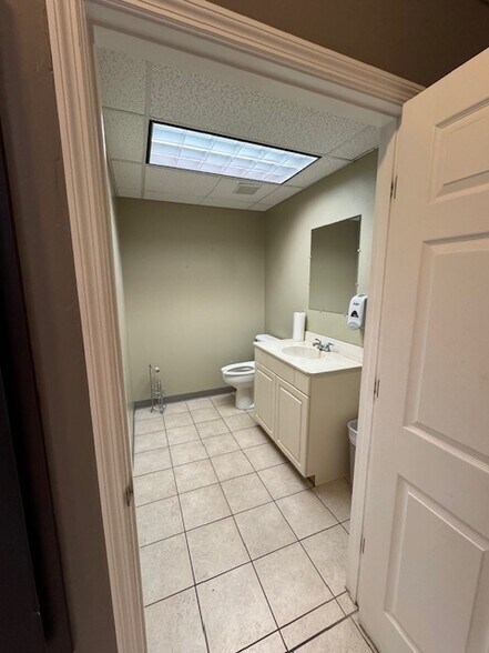 More Photos Of 1917 US Highway 27 N, Sebring Storefront For Sale