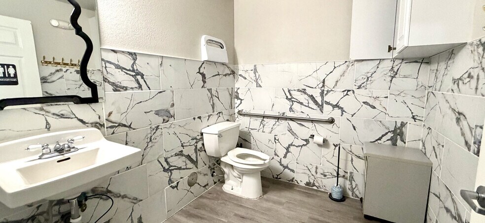 More Photos Of 321 N Pecos Rd, Henderson Medical For Lease