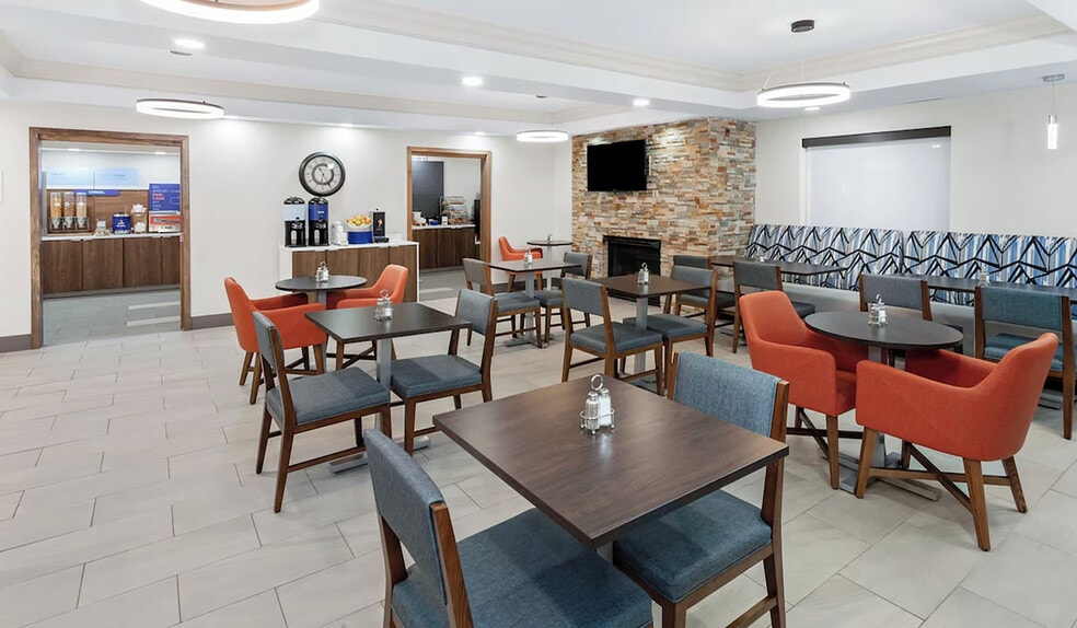 More Photos Of 2595 Bunker Hill Dr, Algonquin Hotel For Sale