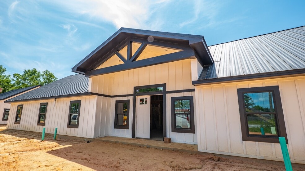 Primary Photo Of 5433 Chumuckla Hwy, Pace Unknown For Lease