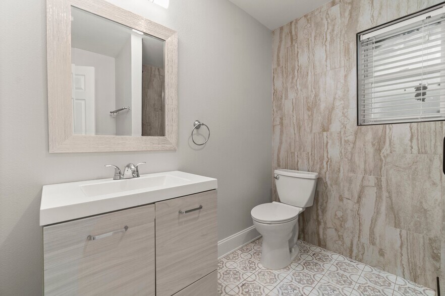 More Photos Of 2042 Teal Dr, Spring Dormitory For Sale