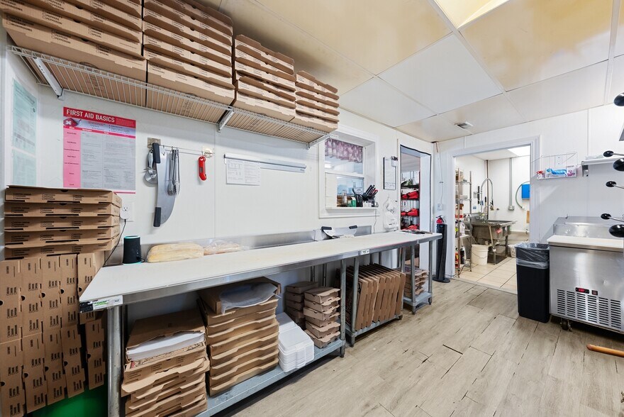 More Photos Of 7697 E Harbor Rd, Lakeside Marblehead Convenience Store For Sale