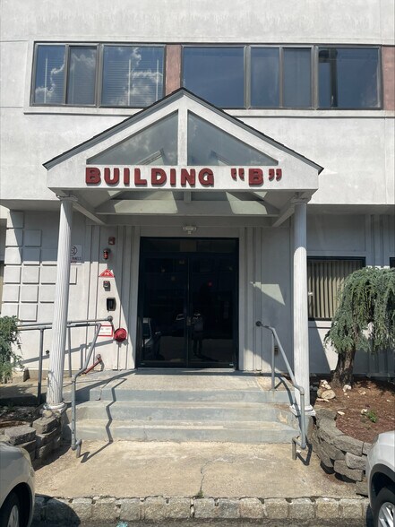 More Photos Of 239 New Rd, Parsippany Office For Lease