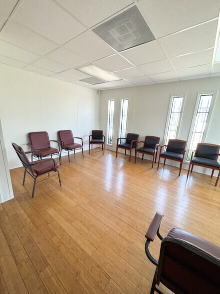 More Photos Of 3630 Almazan Dr, Dallas Medical For Lease
