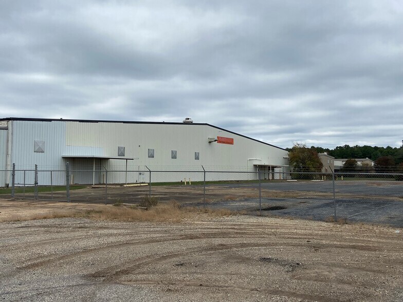 More Photos Of 901 Fisher Rd, Longview Industrial For Sale