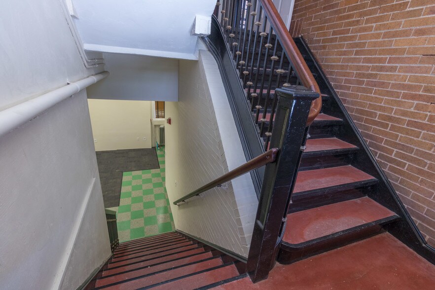 More Photos Of 135 Clarence St, Bridgeport Office For Sale