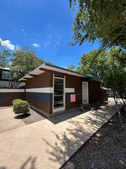 Primary Photo Of 4916 Kelvin Dr, Houston Coworking Space