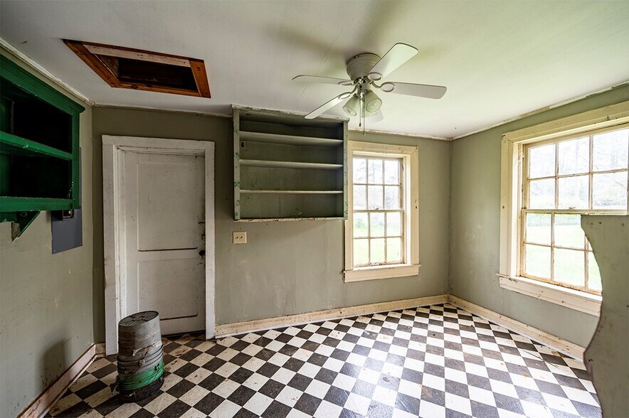 More Photos Of 1080 Johnson St SE, Dawson Specialty For Sale