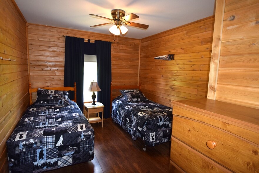 More Photos Of 109 Sinclair Rd, Sinclair Sports And Entertainment For Sale