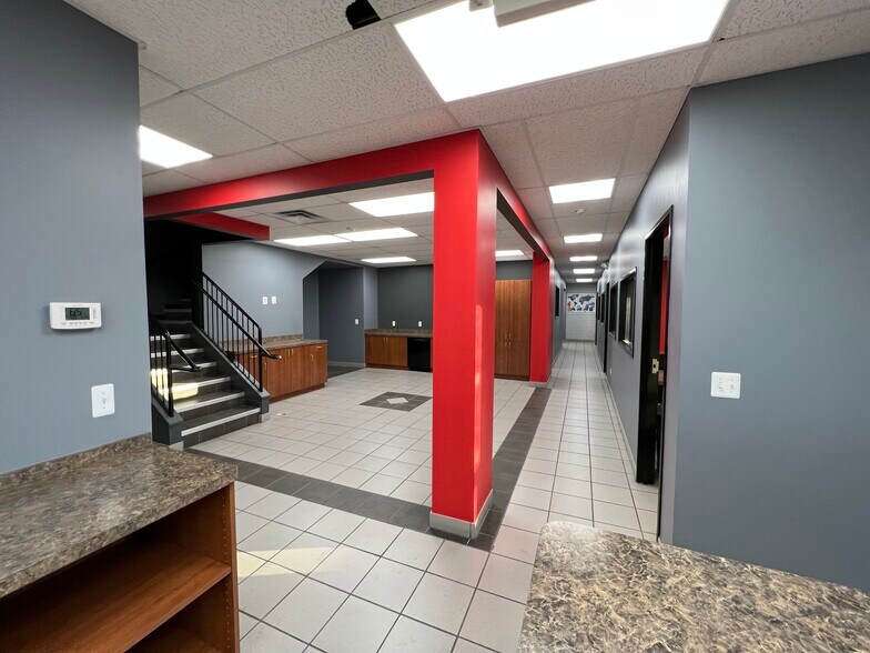 More Photos Of 11530 Stephens Rd, Warren Warehouse For Lease