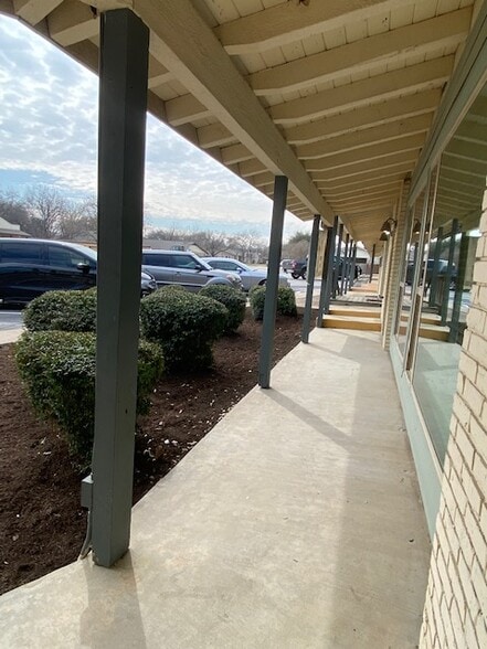 More Photos Of 400 Chisholm Valley Dr, Round Rock Unknown For Lease