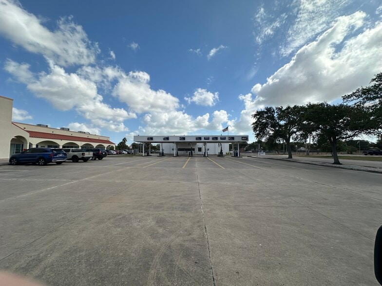 More Photos Of 5033 Saratoga Blvd, Corpus Christi Bank For Sale