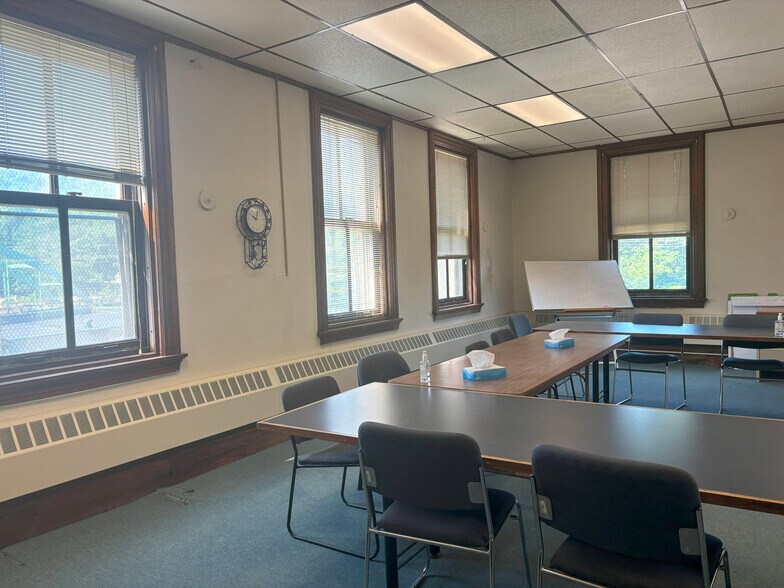 More Photos Of 49 Congress St, Rumford Office For Sale