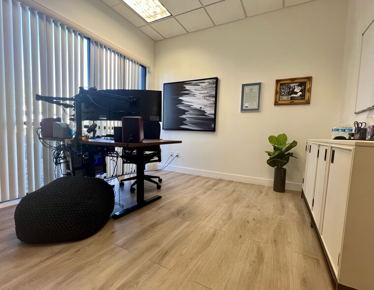 Primary Photo Of 7854 W Sahara Ave, Las Vegas Coworking Space