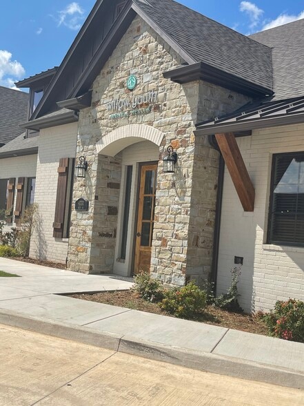 More Photos Of 1716 Keller Pkwy, Keller Medical For Lease