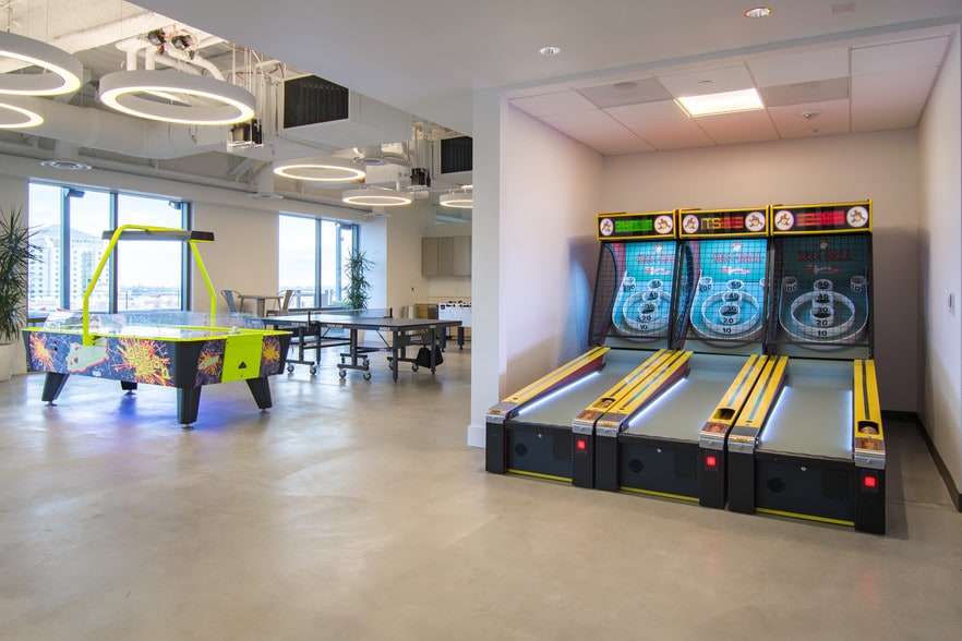 More Photos Of 655 W Broadway, San Diego Office For Lease