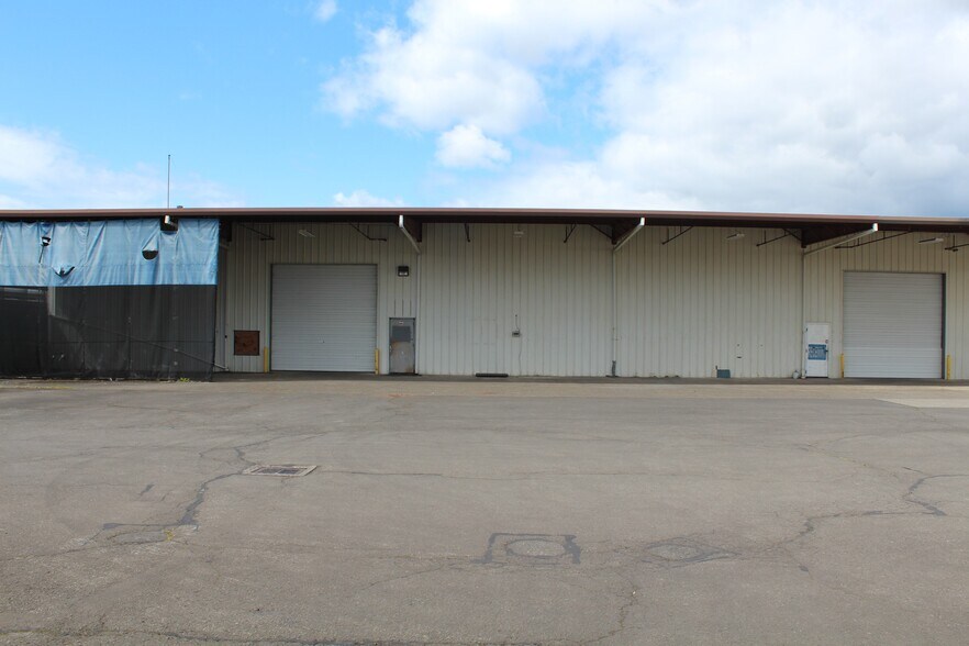 More Photos Of 2208 Parrott Way, Kelso Warehouse For Lease