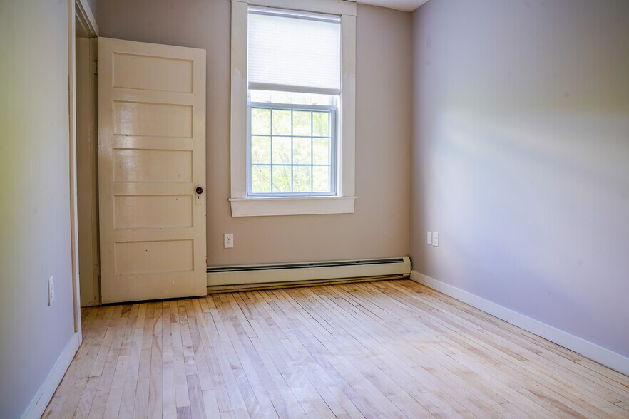 More Photos Of 123 Union Sq, Milford Restaurant For Sale