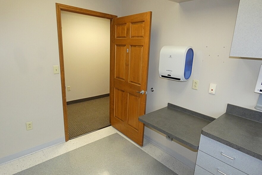 More Photos Of 1829 Maple Rd, Williamsville Medical For Lease