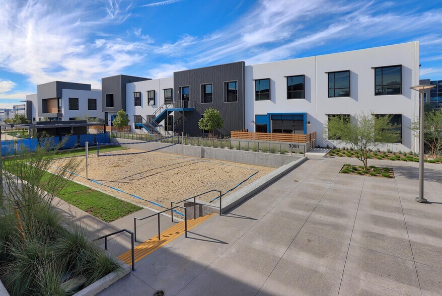 More Photos Of 3085 N Hollywood Way, Burbank Loft Creative Space For Lease