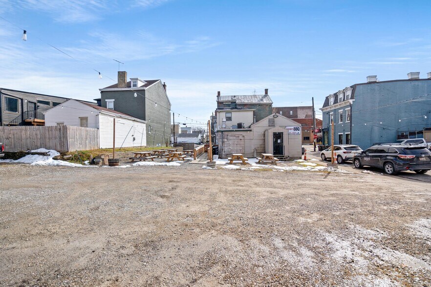 More Photos Of 115 E 9th St, Newport Restaurant For Sale